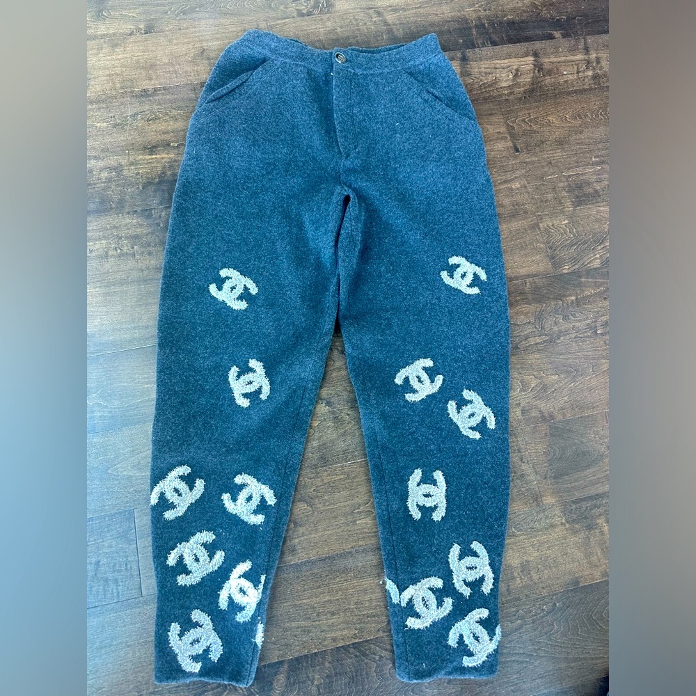 CHANEL Cashmere CC Logo Pants (Grey) Size 40